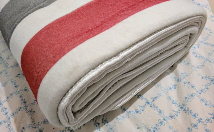 Одеяло с подогревом — купить. Электрическое одеяло можно использовать в том числе как подкладку под простыню. Фото.