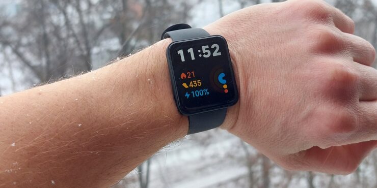 Redmi Watch 2 Lite очень неплохо сидят на руке. Фото.