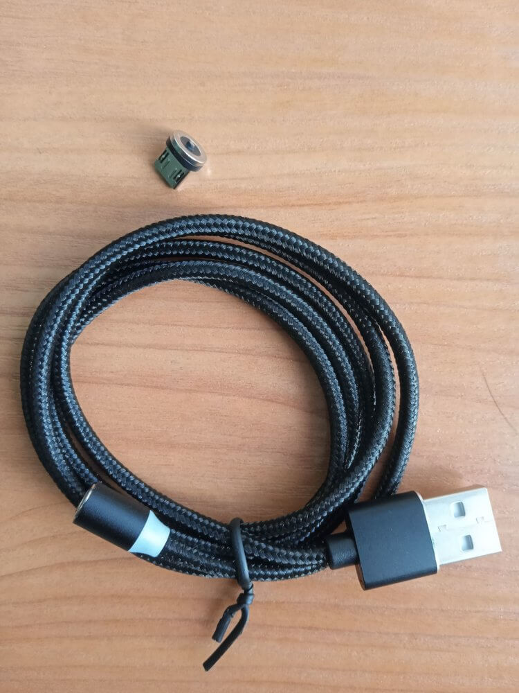 Купить провод для Айфона. Этот кабель тоже плетеный для большей сохранности. Фото.