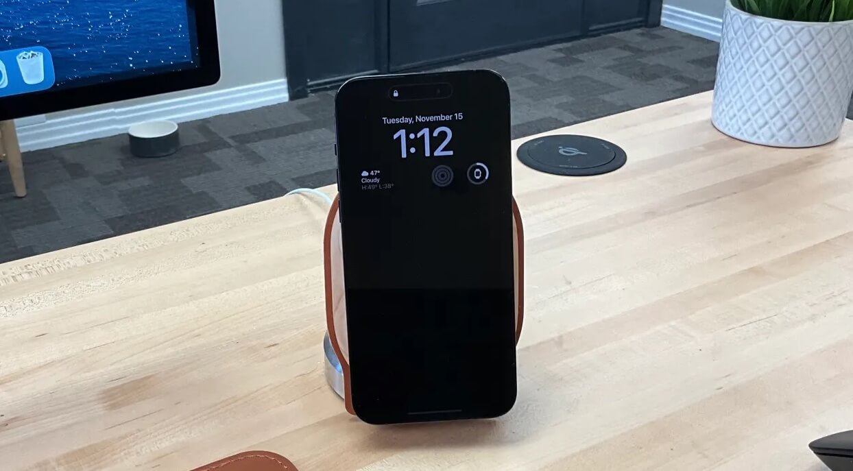 AOD на iPhone может выглядеть как на Android. Фото.