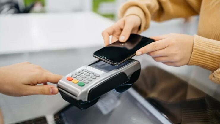 Tinkoff Pay на iPhone — как работает. Ваш смартфон никак не будет участвовать в оплате стикером. Tinkoff Pay на iPhone — как работает. Ваш смартфон никак не будет участвовать в оплате стикером. Фото.