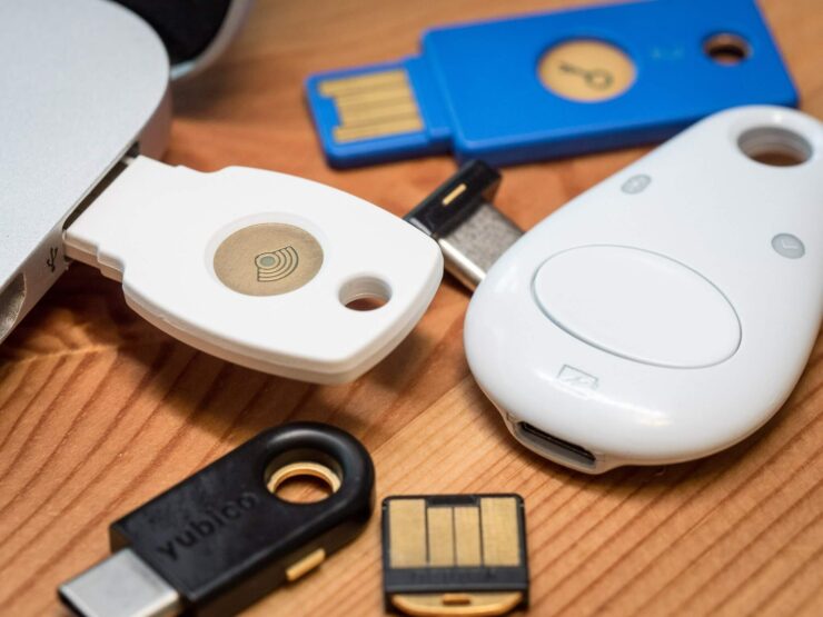 Но есть ключи и без USB. Фото.