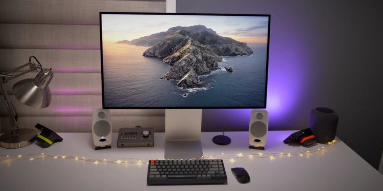 Мониторы Apple Display. Pro Display XDR имеет идеальную цветопередачу, необходимую для работы с графикой. Мониторы Apple Display. Pro Display XDR имеет идеальную цветопередачу, необходимую для работы с графикой. Фото.