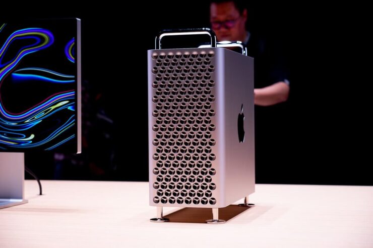 Mac Pro выглядит очень стильно. Интересно, что Apple придумает в следующем поколении. Фото.