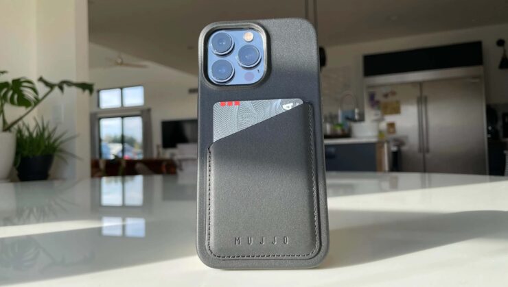 Не работает карта в чехле iPhone. Карты в чехлах Айфонов обычно блокируются NFC-модулем самого смартфона. Поэтому стикер нужно размещать в самом низу, чтобы они не перебивали друг друга. Не работает карта в чехле iPhone. Карты в чехлах Айфонов обычно блокируются NFC-модулем самого смартфона. Поэтому стикер нужно размещать в самом низу, чтобы они не перебивали друг друга. Фото.