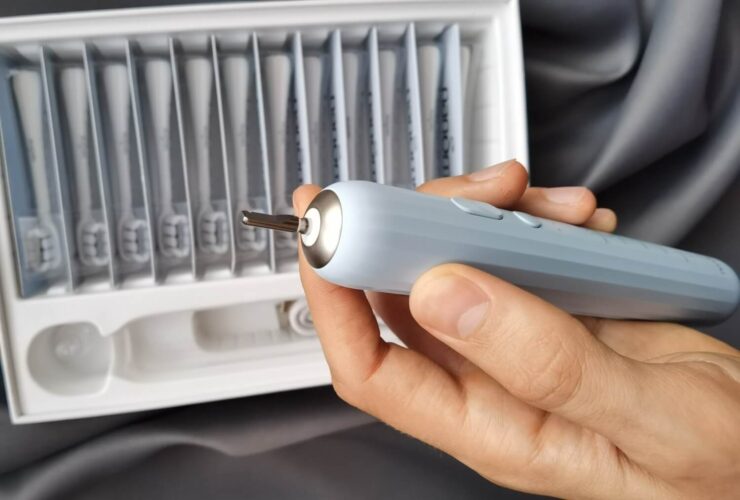 Звуковая электрическая зубная щетка. Даже самые дорогие зубные щетки не выдают такую частоту вибрации, как Nandme NX7000. Фото.