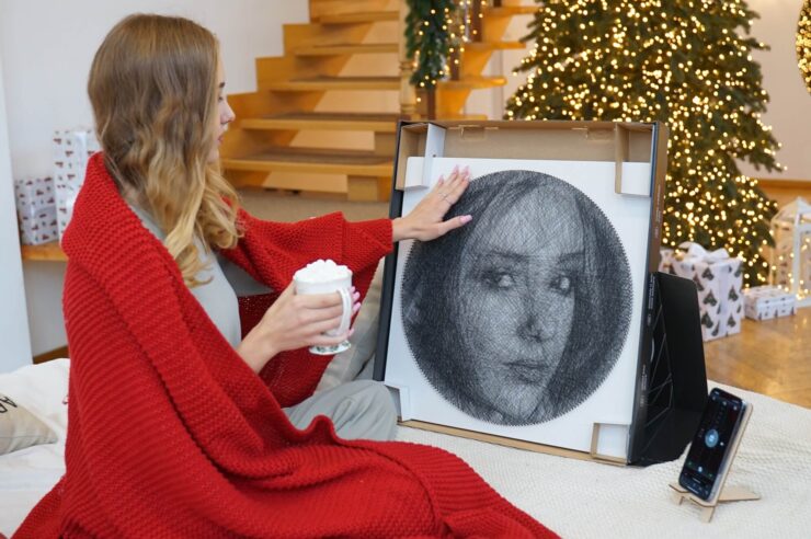 Набор для создания картины нитью из фотографии. Картину RingString размером 50×50 см можно создать самому при помощи нити. Набор для создания картины нитью из фотографии. Картину RingString размером 50×50 см можно создать самому при помощи нити. Фото.