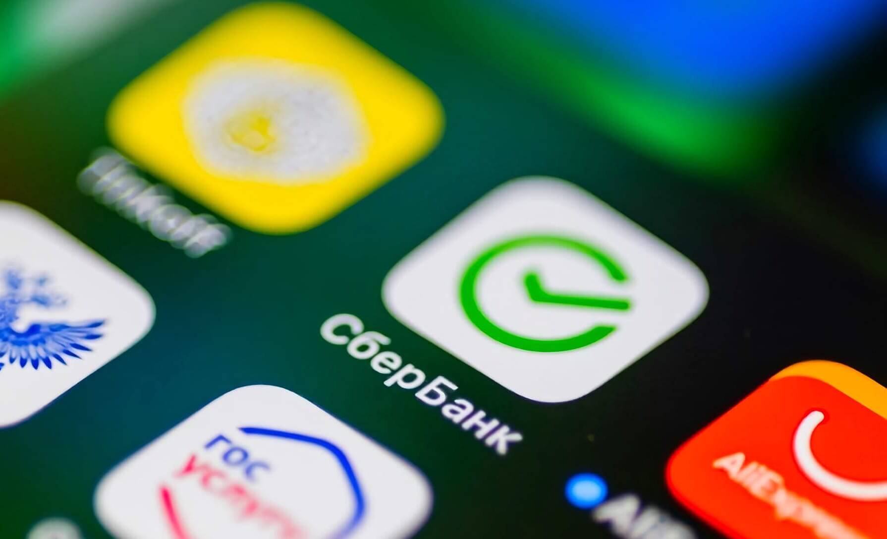 Мобильный банк Сбербанка может быть бесплатным для школьников и студентов