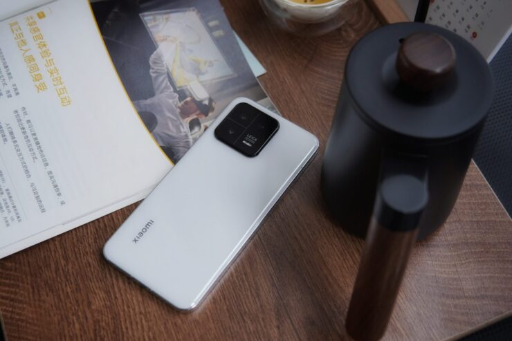 Xiaomi 13 — цена. Хотелось бы увидеть немного другую реализацию блока камеры на Xiaomi 13. Фото.