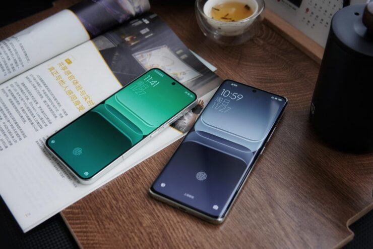 Xiaomi 13 — характеристики. У Xiaomi 13 Pro еще и загнутый экран, которые делает смартфон визуально очень симпатичным. Фото.