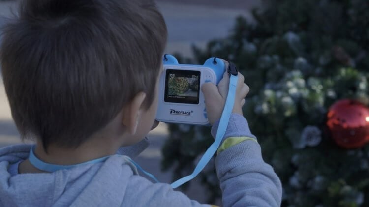 Детский фотоаппарат с печатью. Ребенок с радостью будет фотографировать окружающий мир. Фото.
