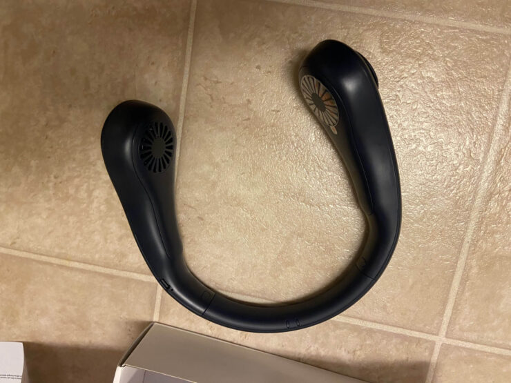 Вентилятор на аккумуляторе. Вот такой вентилятор позволит быстро освежиться. Фото.