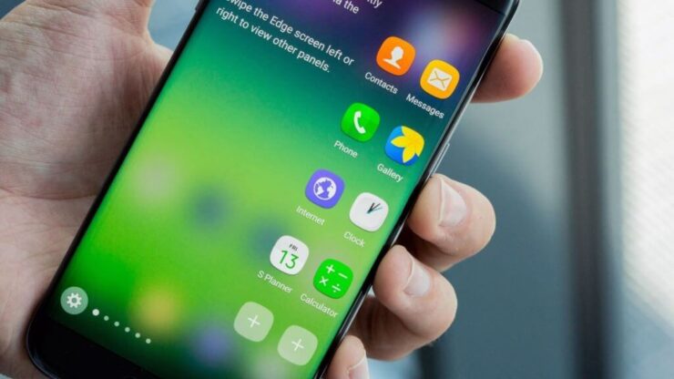 Боковая панель с меню. Боковая панель доступна в любом приложении и позволяет быстро переключаться между ними. Фото.