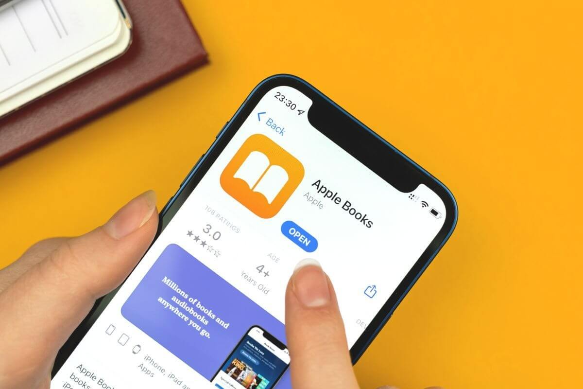 Нейросеть от Apple не отличить от живого человека. Она уже озвучивает книги. Фото.