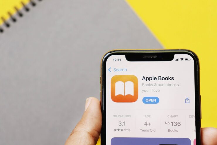 Нейросеть читает книги. Apple Books не ограничивается только обычными цифровыми книгами. Нейросеть читает книги. Apple Books не ограничивается только обычными цифровыми книгами. Фото.