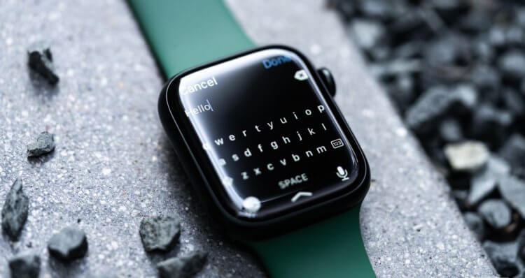 Смарт-часы Apple Watch Series 7. Apple Watch Series 7 и Apple Watch Series 8 имеют самые большие экраны из всех классических Apple Watch. Фото.