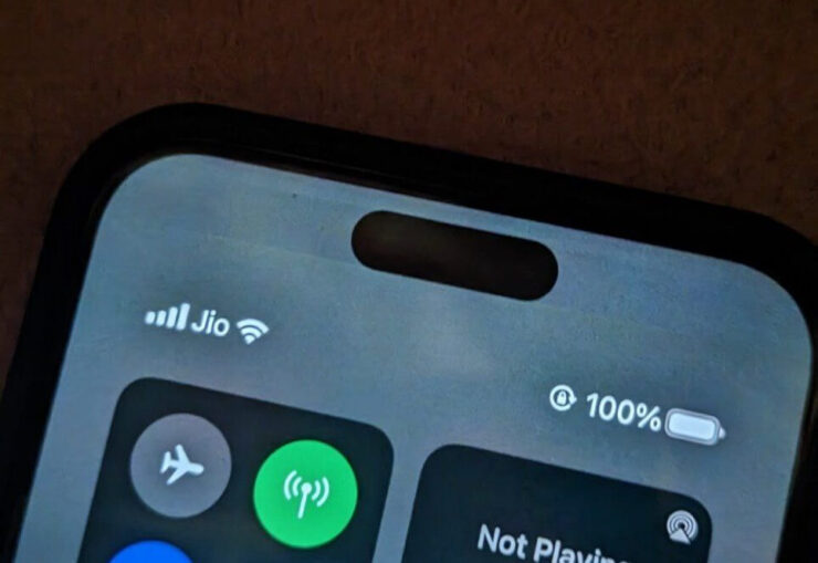 Чтобы на экране появилась такая полоса, нужно очень сильно постараться. Фото.