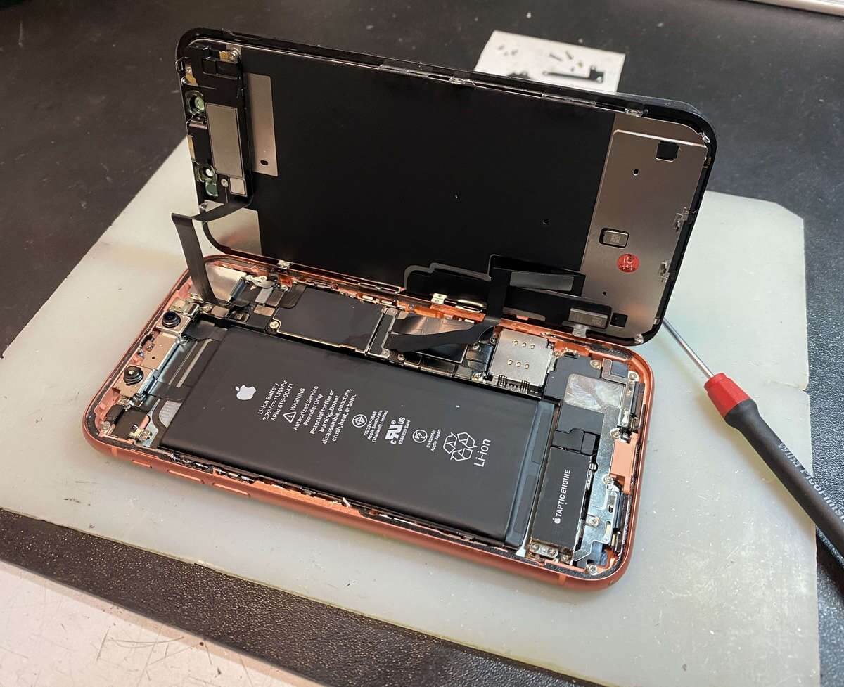 Если вы планировали замену аккумулятора, то лучше сделать ее сейчас. Фото.