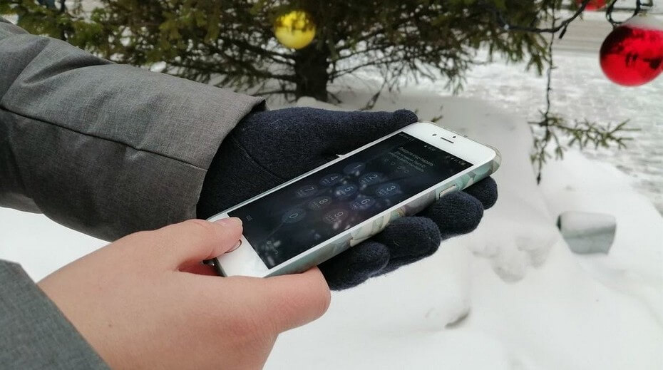 Старайтесь не пользоваться Айфоном на холоде. Но если этого не избежать, делайте это быстро. Фото.
