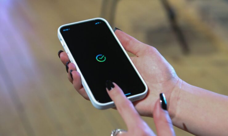 Может ли Apple удалить приложение с телефона. Если вы не доверяете посторонним, можете попробовать установить Сбербанк Онлайн или СБОЛ у себя дома с помощью iMazing. Фото.