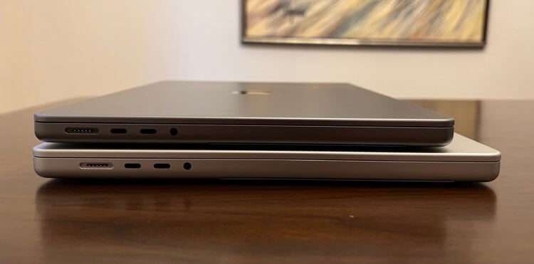 Размеры MacBook Pro 14 и 16. Вот так выглядят 14 и 16 дюймовые Макбуки. Фото.