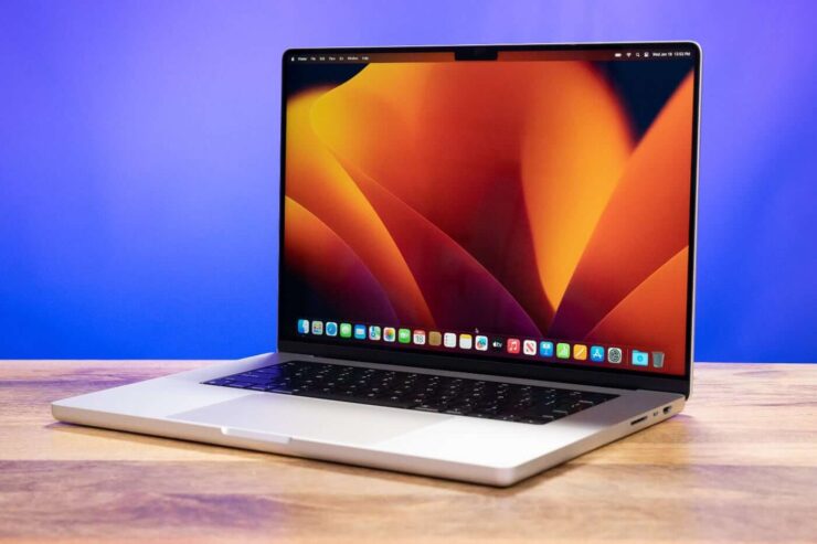 Вряд ли вы заметите, что MacBook Pro 2023 работает медленно. Фото.