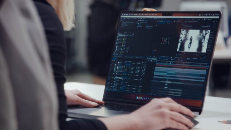 Вышли новые MacBook Pro на M2 Pro и M2 Max с 96 ГБ оперативки по цене машины. Внешне новые прошки ничем не отличаются от старых. Вышли новые MacBook Pro на M2 Pro и M2 Max с 96 ГБ оперативки по цене машины. Внешне новые прошки ничем не отличаются от старых. Фото.