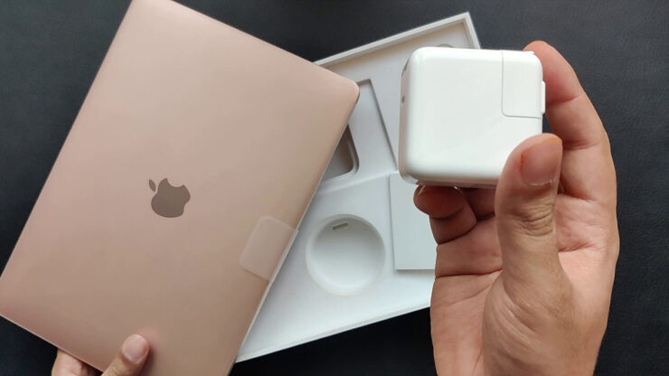 Параллельный импорт Apple. В России не осталось РСТшных макбуков. Параллельный импорт Apple. В России не осталось РСТшных макбуков. Фото.