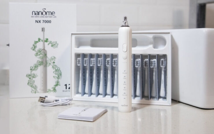 Зубная щетка, которую не надо заряжать целый год отдают со скидкой. Успевайте пока все не разобрали. Такому комплекту поставки может позавидовать любой производитель. Зубная щетка, которую не надо заряжать целый год отдают со скидкой. Успевайте пока все не разобрали. Такому комплекту поставки может позавидовать любой производитель. Фото.