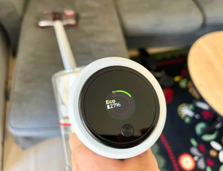 Какой беспроводной пылесос лучше. Маленький цветной экранчик делает взаимодействие с пылесосом приятнее. Какой беспроводной пылесос лучше. Маленький цветной экранчик делает взаимодействие с пылесосом приятнее. Фото.