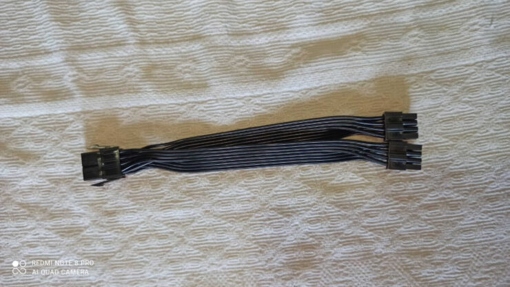 Переходник 8 pin на 2 8 pin. Этот переходник нужен для подключения материнский платы к блоку питания ПК. Фото.