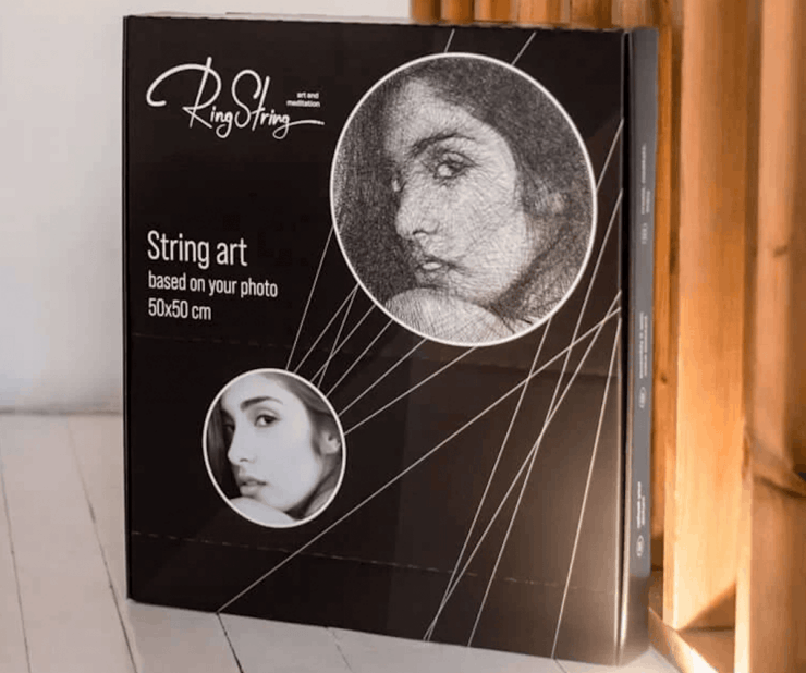 Картина нитью из любой фотографии. Коробка превращается в мольберт. Итоговый размер картины — 50 сантиметров. Картина нитью из любой фотографии. Коробка превращается в мольберт. Итоговый размер картины — 50 сантиметров. Фото.