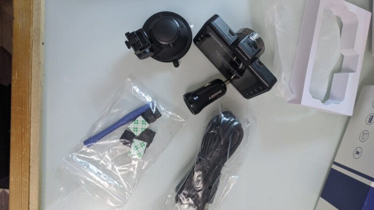 Автомобильный видеорегистратор. В комплекте с регистратором можно выбрать флешку на 32 или 64 ГБ. Автомобильный видеорегистратор. В комплекте с регистратором можно выбрать флешку на 32 или 64 ГБ. Фото.