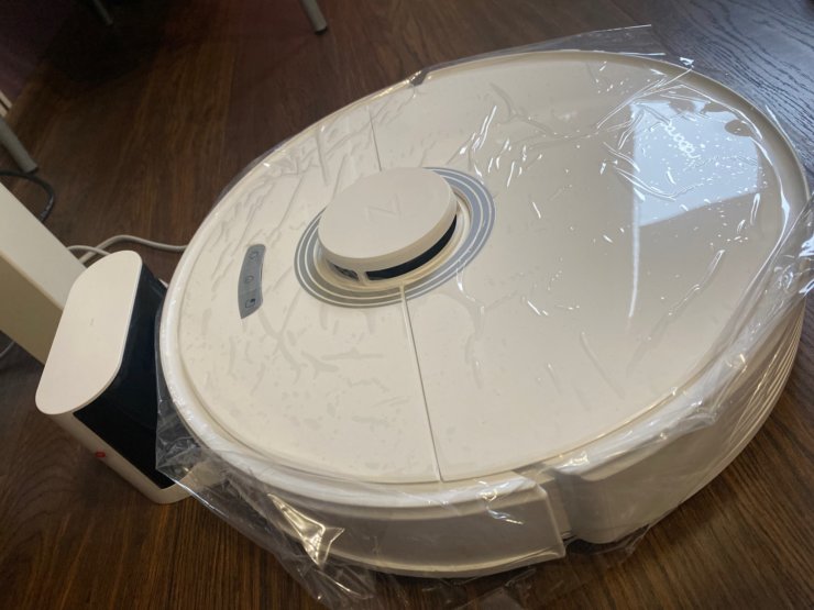 Какой хороший робот-пылесос. Роборок — это одни из лучших роботов-пылесосов на рынке. Какой хороший робот-пылесос. Роборок — это одни из лучших роботов-пылесосов на рынке. Фото.