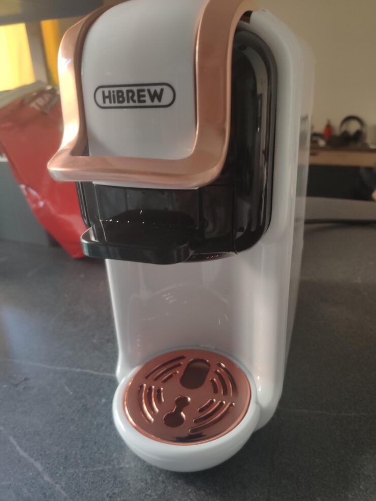 Капсульная кофемашина для дома. Такая кофемашина не займет много места на кухне. Капсульная кофемашина для дома. Такая кофемашина не займет много места на кухне. Фото.