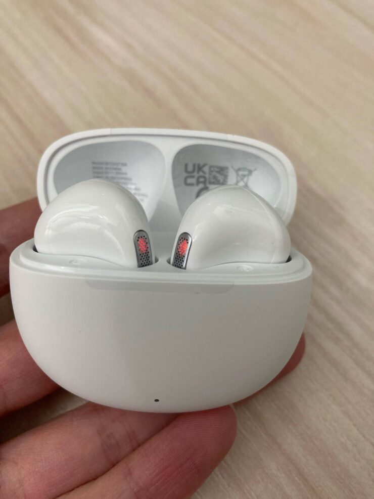 Недорогие беспроводные наушники. Попробовав TWS-наушники вы уже не сможете вернуться к проводным. Недорогие беспроводные наушники. Попробовав TWS-наушники вы уже не сможете вернуться к проводным. Фото.