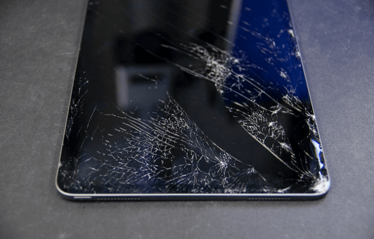 Легко ли разбить Айпад. Неприятно, когда так, но это может случиться после любого падения. Фото.