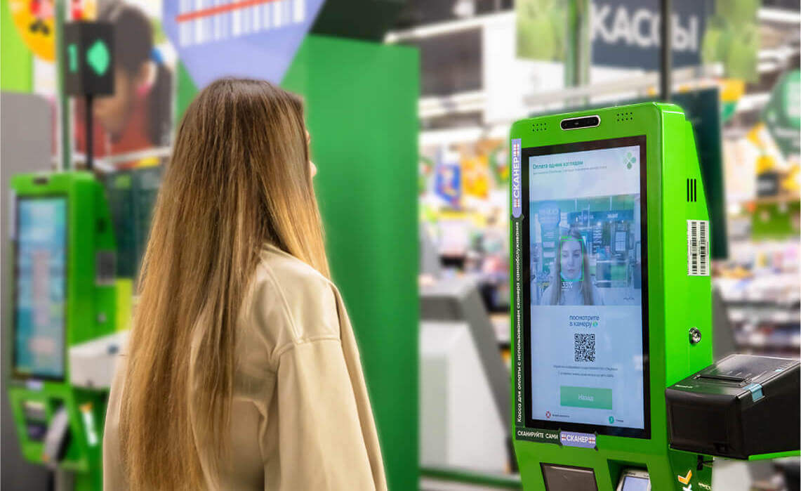 Мне нравится платить одним взглядом, но работает эта фишка не везде. Фото.