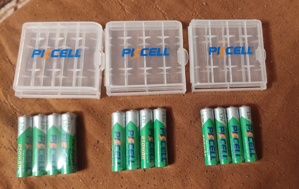 При необходимости эти батарейки можно даже перезарядить. Фото.