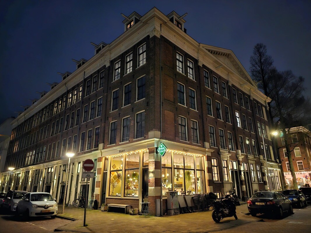 В целом снимок с Самсунга получился светлее. Фото.