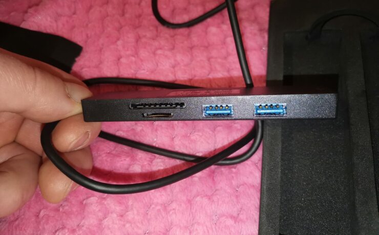 USB-хаб 3.0. USB-концентратор компенсирует отсутствие внешних разъёмов. Фото.