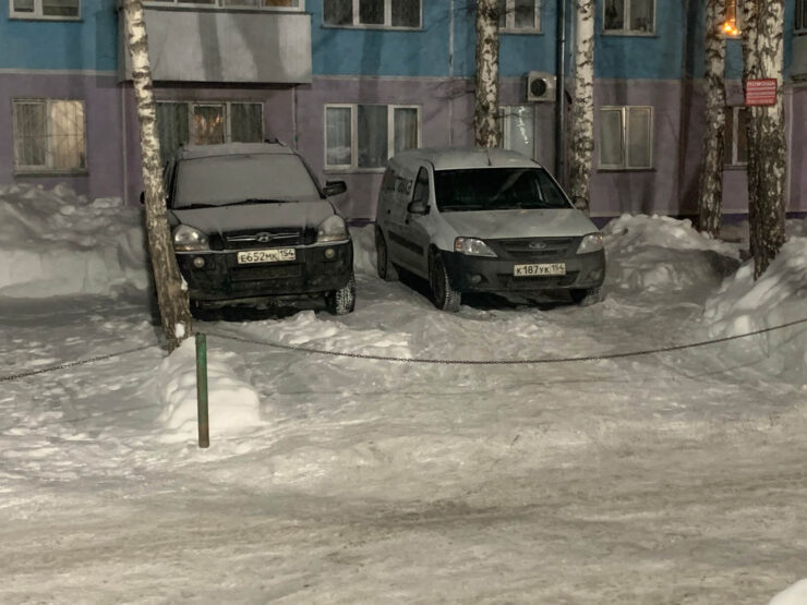 Этот снимок сделан через встроенное приложение. Фото.