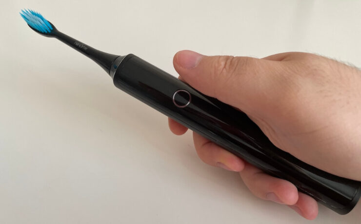 Зубная щётка с дисплеем и массажем. Это самая стильная щётка из тех, что я видел. Зубная щётка с дисплеем и массажем. Это самая стильная щётка из тех, что я видел. Фото.