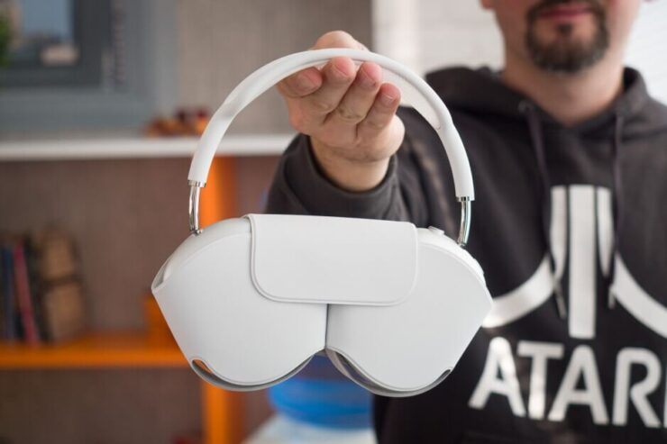 Отличия AirPods Max от подделки. Защитный чехол внутри должен быть очень приятным на ощупь. Отличия AirPods Max от подделки. Защитный чехол внутри должен быть очень приятным на ощупь. Фото.