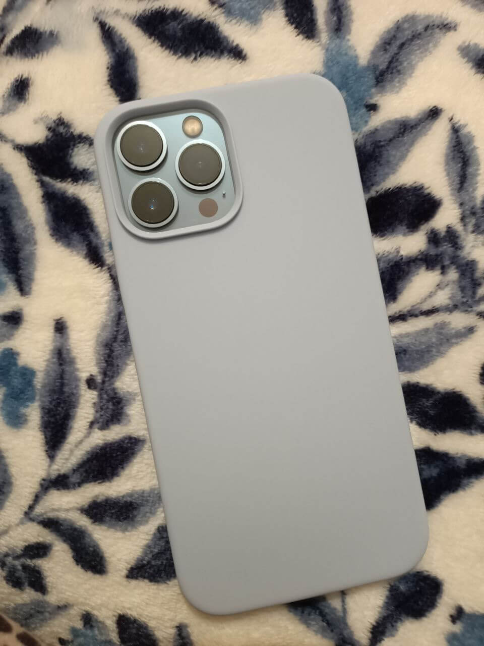 На этих чехлах нет логотипа, и смотрится это здорово. Фото.