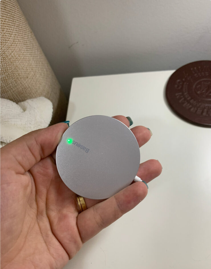 Зарядка MagSafe для iPhone. Зарядка от Baseus ничем не отличается от оригинальной и при этом дешевле. Фото.