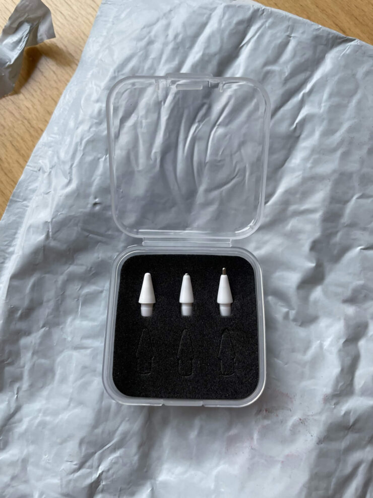 Наконечник для Apple Pencil. Если много рисовать, то наконечники стираются очень быстро. Наконечник для Apple Pencil. Если много рисовать, то наконечники стираются очень быстро. Фото.