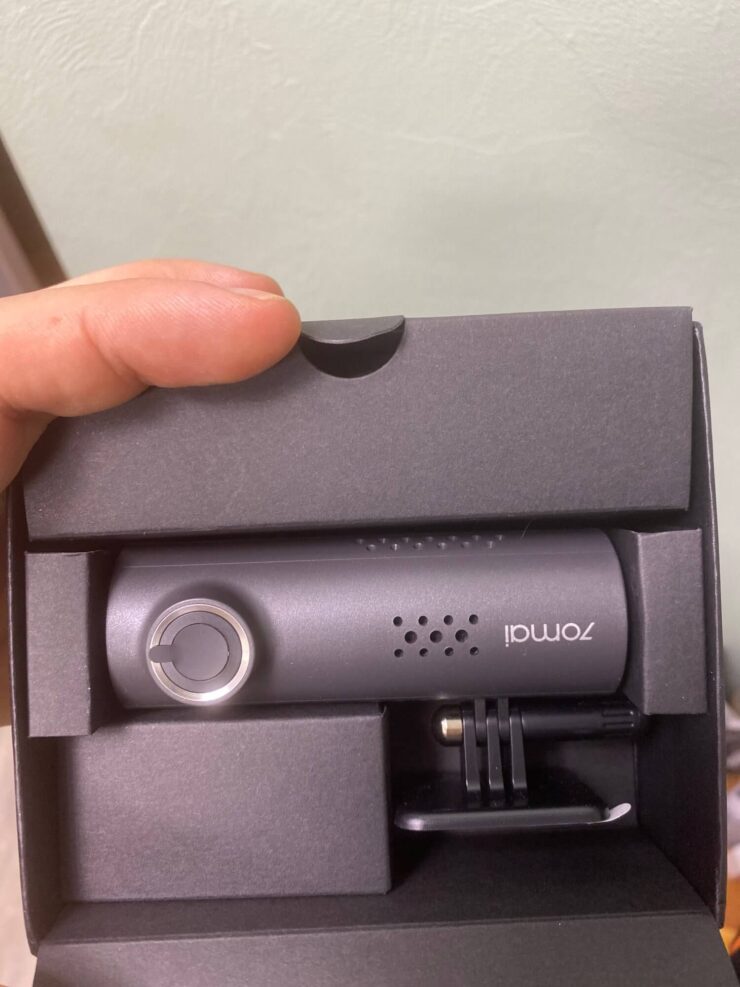 Какой видеорегистратор лучше. Видеорегистратор очень компактный и не будет мешаться на лобовом стекле. Какой видеорегистратор лучше. Видеорегистратор очень компактный и не будет мешаться на лобовом стекле. Фото.