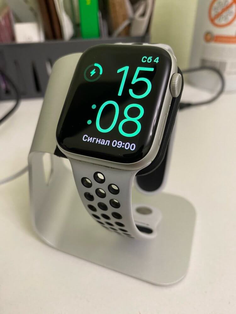 Беспроводная зарядка для Apple Watch. Очень удобная док-станция не только для прикроватной тумбочки, но и рабочего стола. Фото.