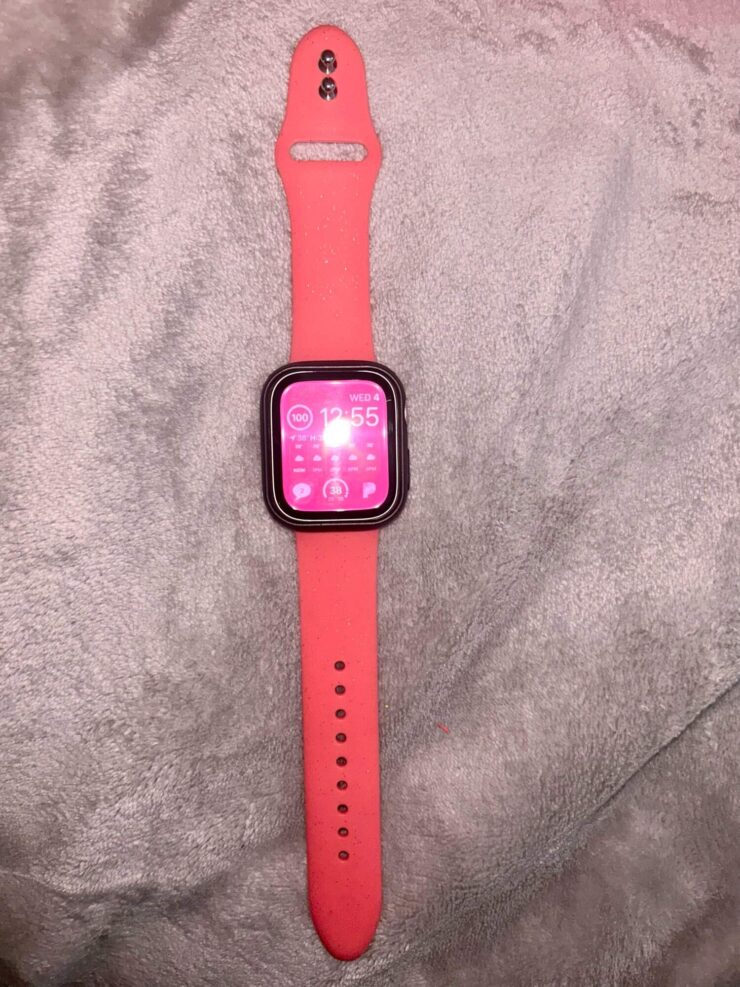 Такие силиконовые ремешки самые популярные и для многих максимально удобные. Фото.